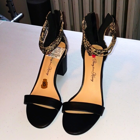 Shoes - Picture 1 of 4